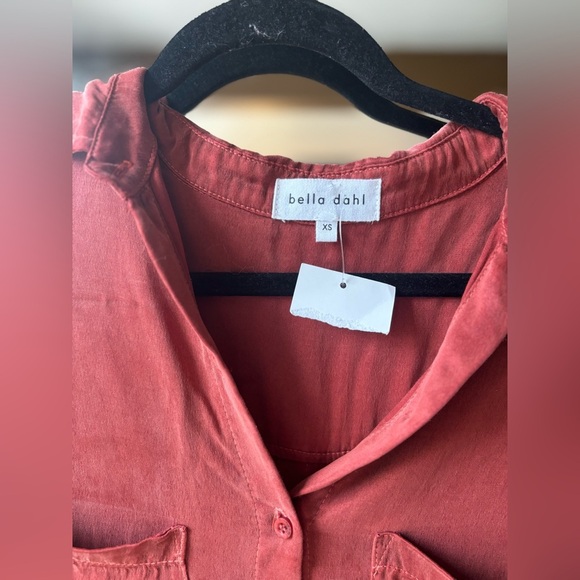 BELLA DAHL| Boyfriend shirt in Merlot | size xs - Picture 5 of 10